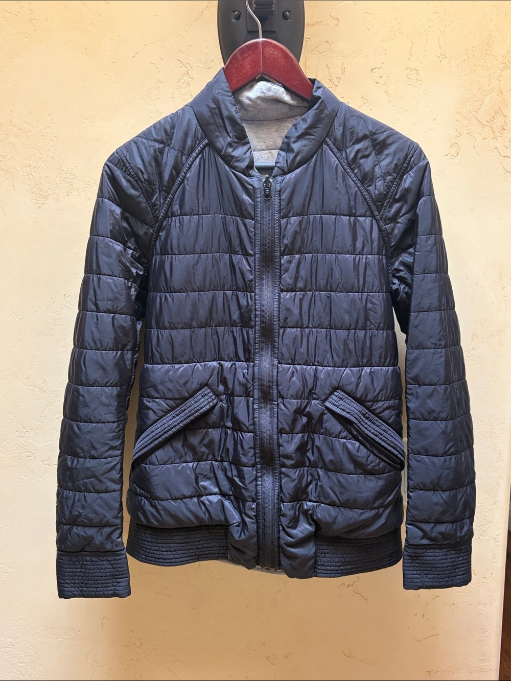 Sz 8 lululemon athletica Women's Quilted ReversibleBomber Jacket - Black/Gray